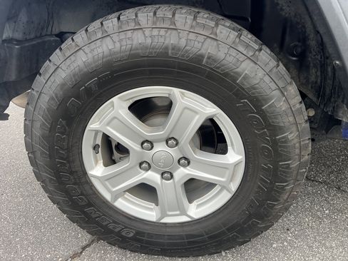 Used 2018 Jeep Wrangler Unlimited Sport S AWD/4WD image 11