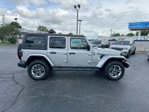Used 2020 Jeep Wrangler Unlimited Sahara AWD/4WD image 4