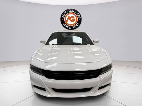 Used 2022 Dodge Charger SXT image 2