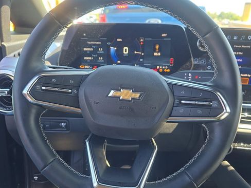 Used 2024 Chevrolet Equinox EV LT FWD image 7