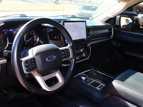 Used 2023 Ford Expedition Max XLT image 2