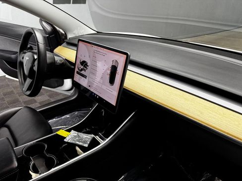 Used 2020 Tesla Model 3 Long Range image 49