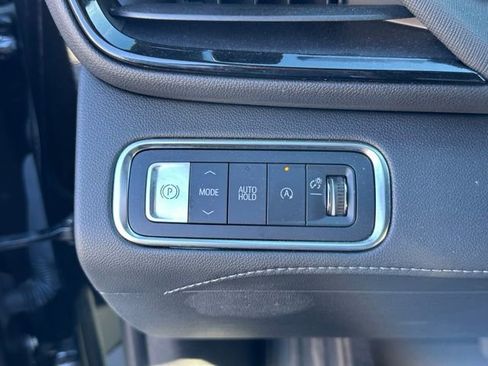 Used 2025 Buick Enclave Sport Touring image 38