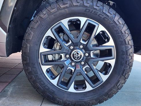 Used 2023 Toyota Tundra Limited AWD/4WD image 4