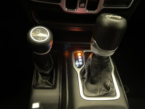 Used 2018 Jeep Wrangler Unlimited Sport S image 21