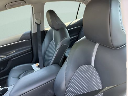 Used 2023 Toyota Camry SE w/ Convenience Package FWD image 17