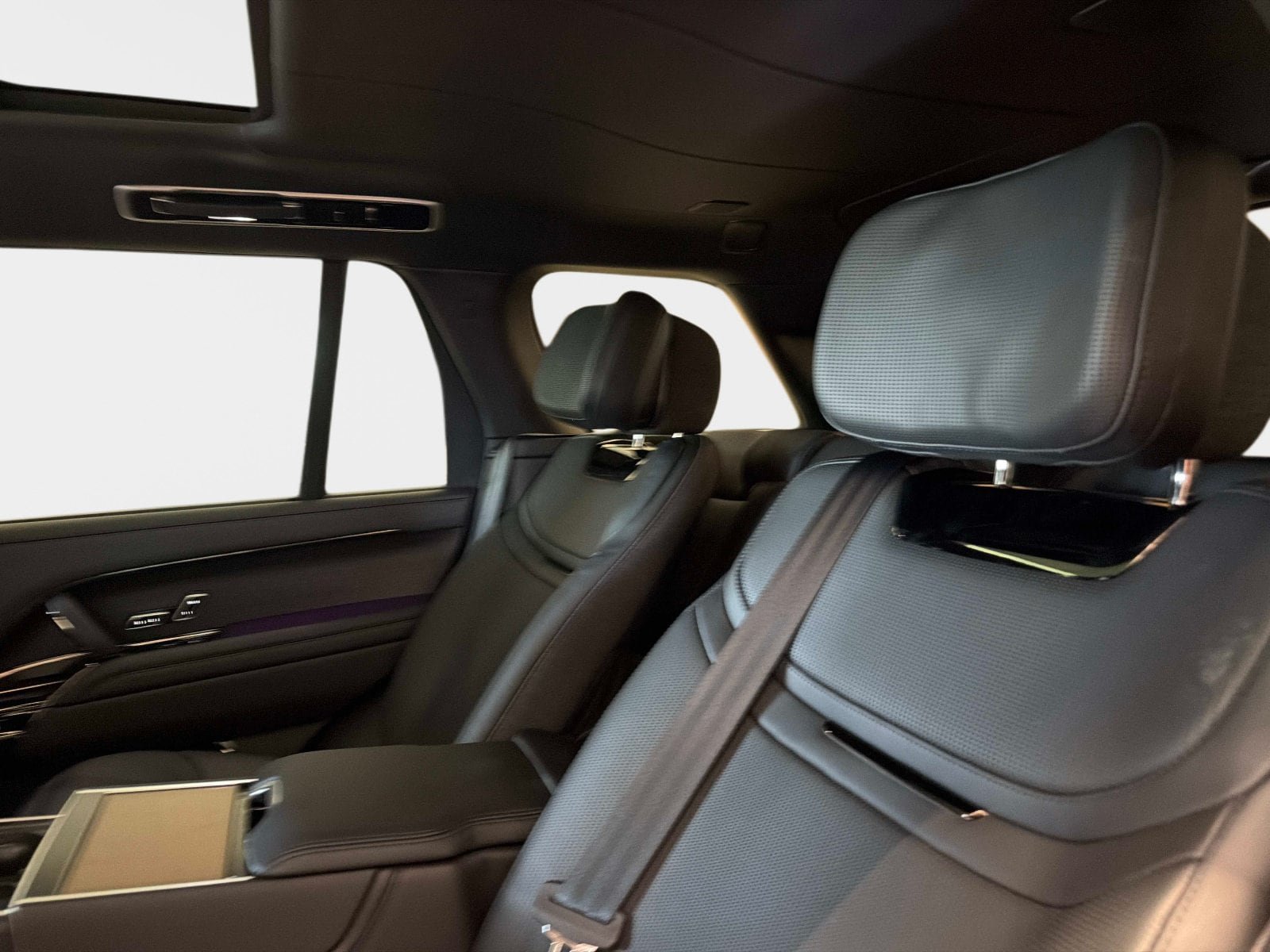 New 2026 Land Rover Range Rover SV AWD/4WD image 16