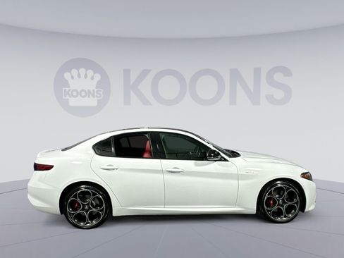 Used 2022 Alfa Romeo Giulia Veloce image 8