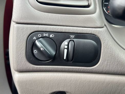 Used 2004 Chrysler Concorde LXi image 22