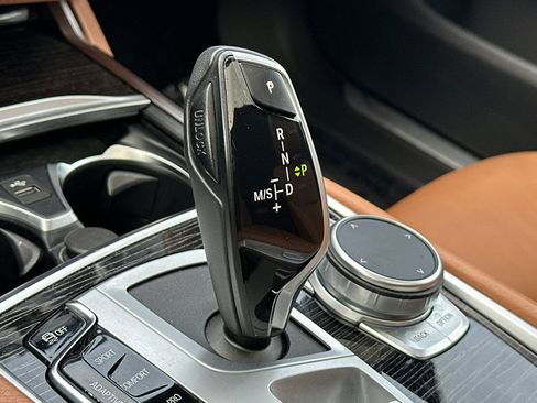 Used 2022 BMW 740i w/ M Sport Package image 24