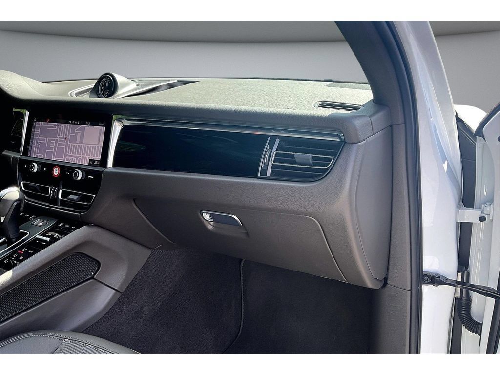 Used 2026 Porsche Macan AWD/4WD image 20