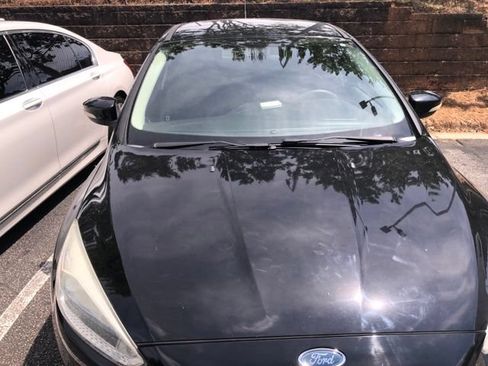 Used 2017 Ford Focus SE FWD image 4