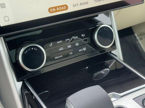 Certified 2023 Land Rover Range Rover SE AWD/4WD image 17