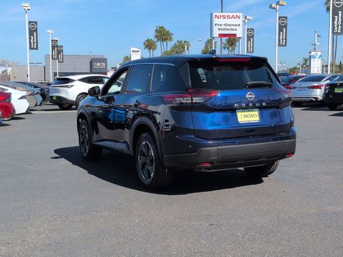 Used 2025 Nissan Rogue SV image 7