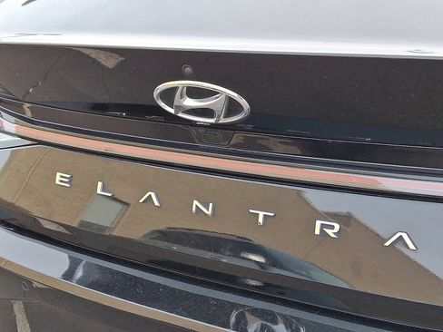 Used 2022 Hyundai Elantra Limited w/ Cargo Package image 29