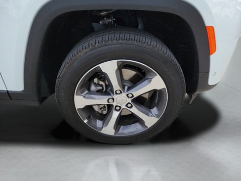 Certified 2026 Jeep Grand Cherokee L Limited AWD/4WD image 27