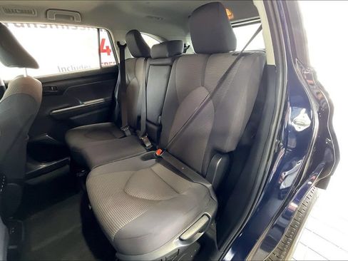 Used 2025 Toyota Highlander LE FWD image 14