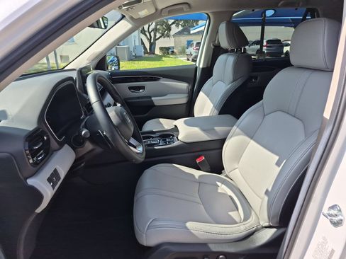 Certified 2025 Honda Pilot EX-L image 9