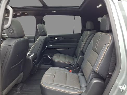 Used 2026 Chevrolet Traverse High Country w/ LPO, Floor Liner Package AWD/4WD image 5