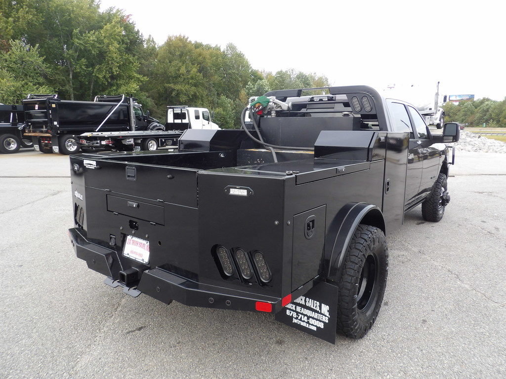 Used 2025 RAM 3500 Laramie AWD/4WD image 7