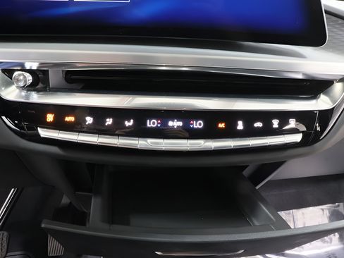 Used 2025 Cadillac Lyriq Luxury w/ LPO, Floor Liner Package AWD/4WD image 10