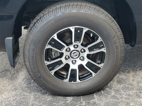 Used 2021 Nissan Titan SV w/ SV Convenience Package AWD/4WD image 5