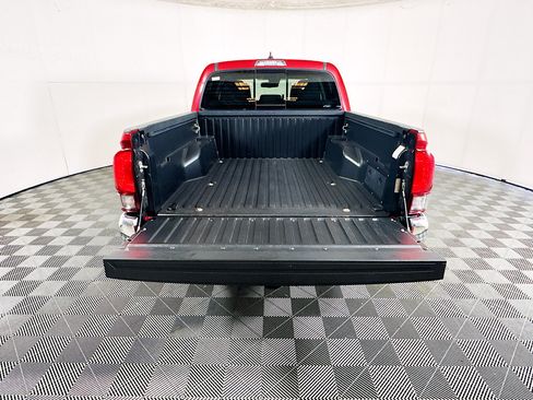 Used 2022 Toyota Tacoma SR5 RWD image 30