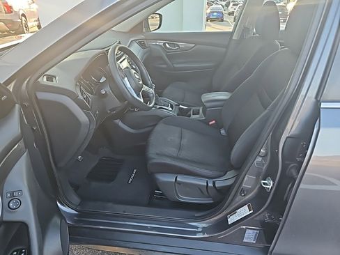 Used 2017 Nissan Rogue S image 9