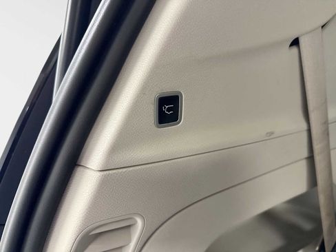 Used 2022 Chrysler Pacifica Touring-L FWD image 27