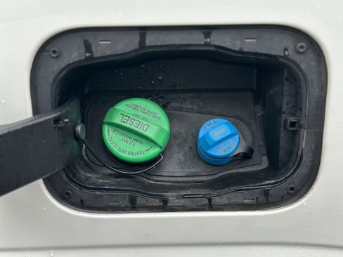 Certified 2022 Ford F350 Platinum w/ FX4 Off-Road Package image 26