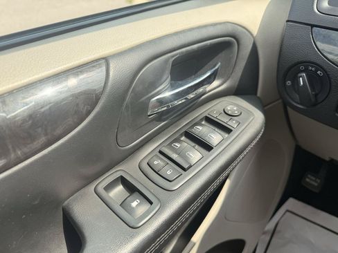 Used 2017 Dodge Grand Caravan SE w/ Power Window Group FWD image 18