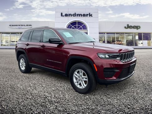 Used 2023 Jeep Grand Cherokee Laredo AWD/4WD image 20