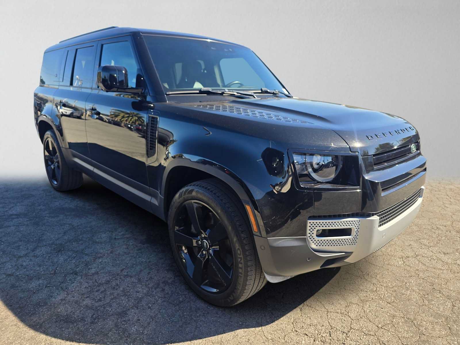 Certified 2023 Land Rover Defender 130 SE AWD/4WD image 7