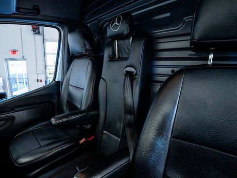 Used 2022 Mercedes-Benz Sprinter 3500 image 34