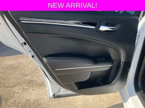Used 2023 Chrysler 300 Touring image 16