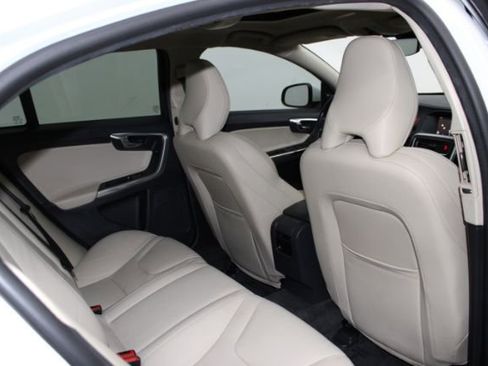 Used 2018 Volvo S60 T5 Dynamic w/ Vision Package image 21