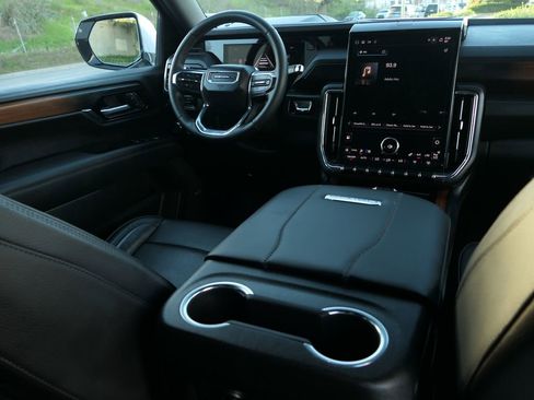 Used 2025 GMC Yukon Denali image 26