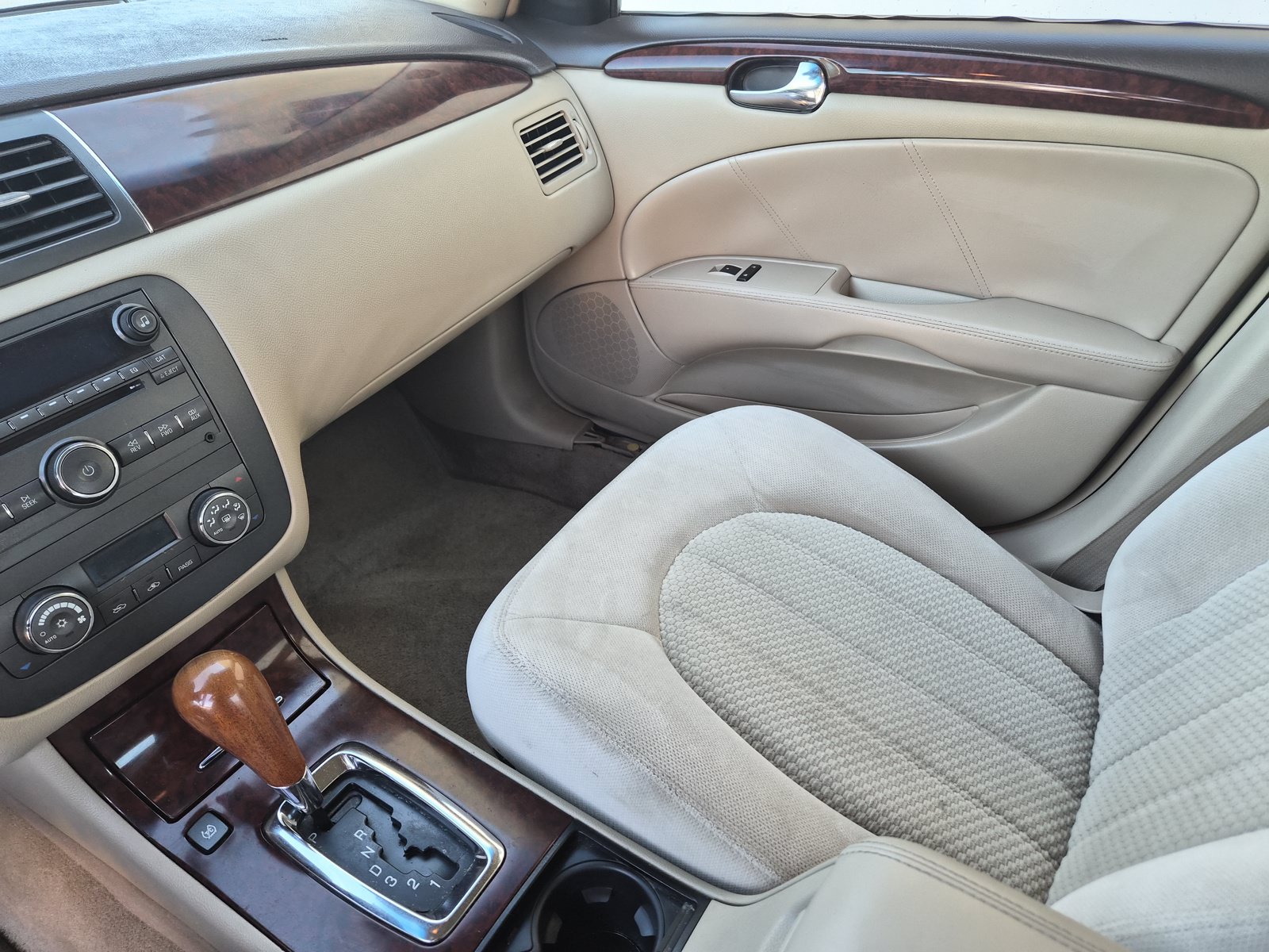 Used 2010 Buick Lucerne CX w/ CX Premium Appearance Package FWD image 12