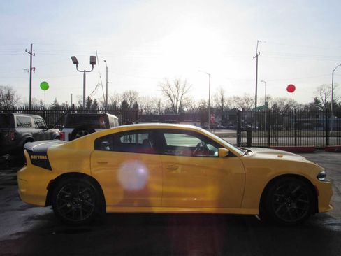Used 2017 Dodge Charger R/T image 4