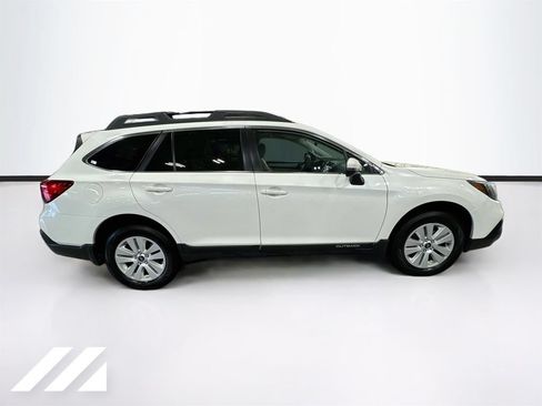 Used 2018 Subaru Outback 2.5i Premium AWD/4WD image 4