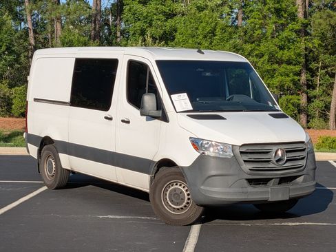 Used 2022 Mercedes-Benz Sprinter 2500 image 2