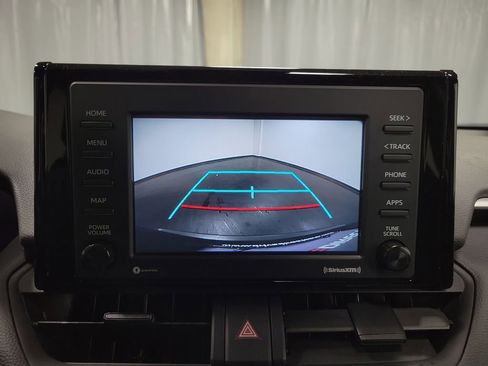 Used 2021 Toyota RAV4 LE AWD/4WD image 19