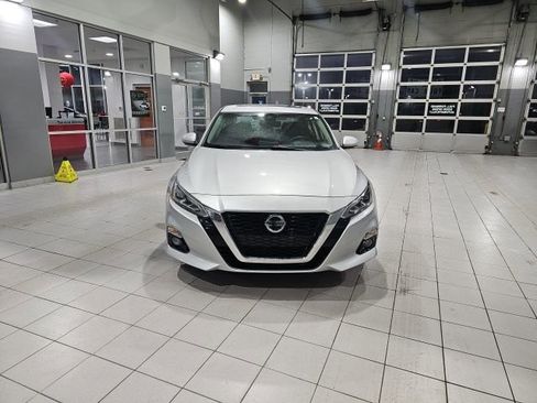Certified 2019 Nissan Altima 2.5 Platinum image 2