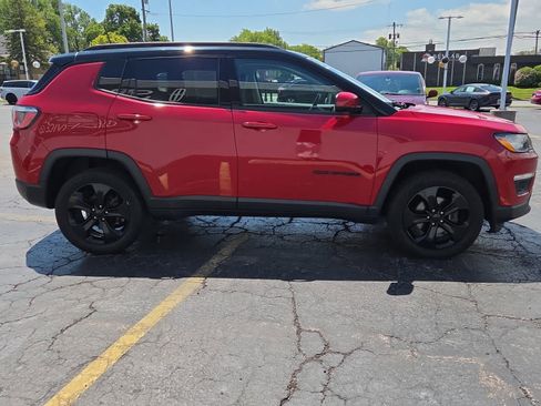Used 2018 Jeep Compass Latitude w/ Popular Equipment Group AWD/4WD image 4