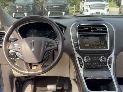 Used 2017 Lincoln MKX Select w/ Select Plus Package FWD image 11