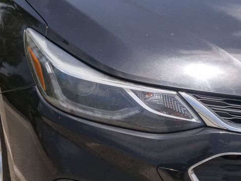 Used 2018 Chevrolet Cruze LT w/ Sun And Sound Package FWD image 4