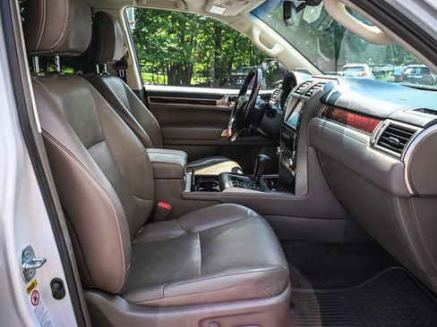 Used 2015 Lexus GX 460 Luxury AWD/4WD image 16