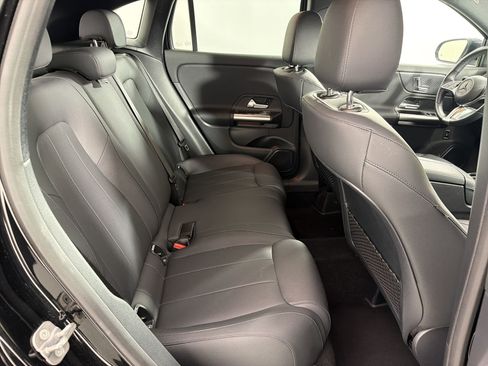 Used 2025 Mercedes-Benz GLA 250 image 28