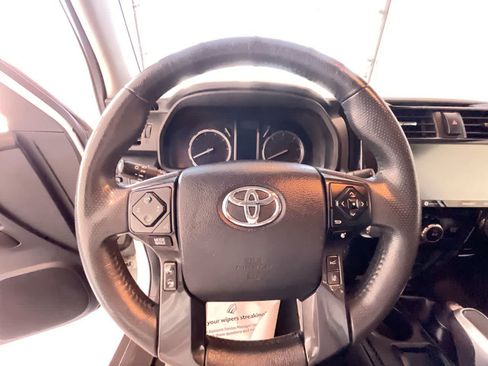 Used 2022 Toyota 4Runner TRD Off-Road AWD/4WD image 14