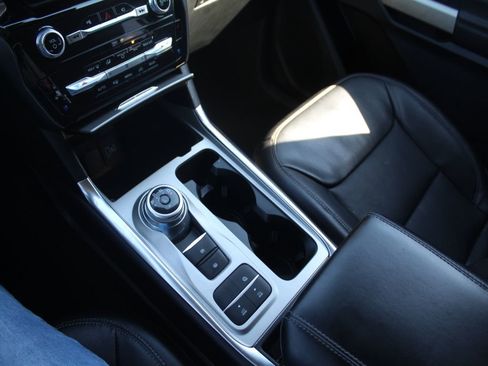 Used 2023 Ford Explorer Limited image 16